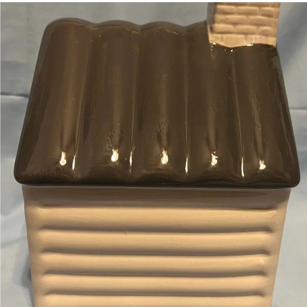 NIB Rae Dunn ceramic cabin - Picture 2 of 5